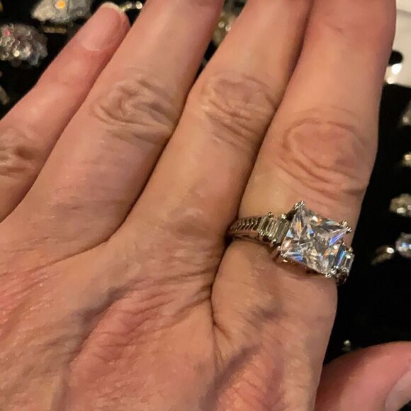 Beautiful anniversary ring - Picture 7 of 7